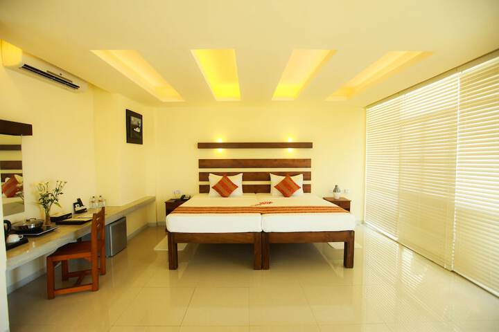 Room 11 of 48