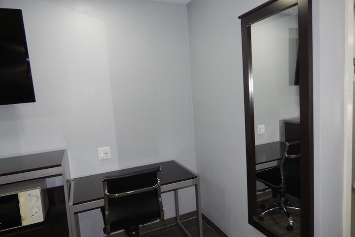 Room 10 of 27
