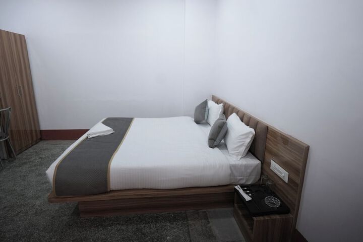 Room 5 of 20
