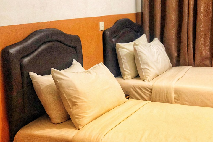 Room 18 of 28