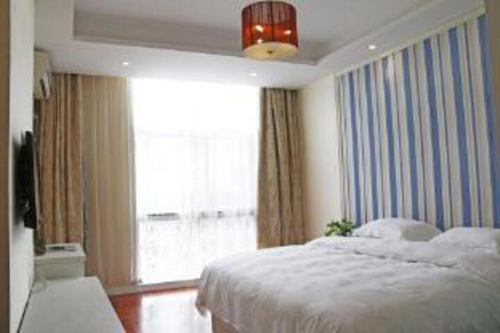 Room 2 of 4