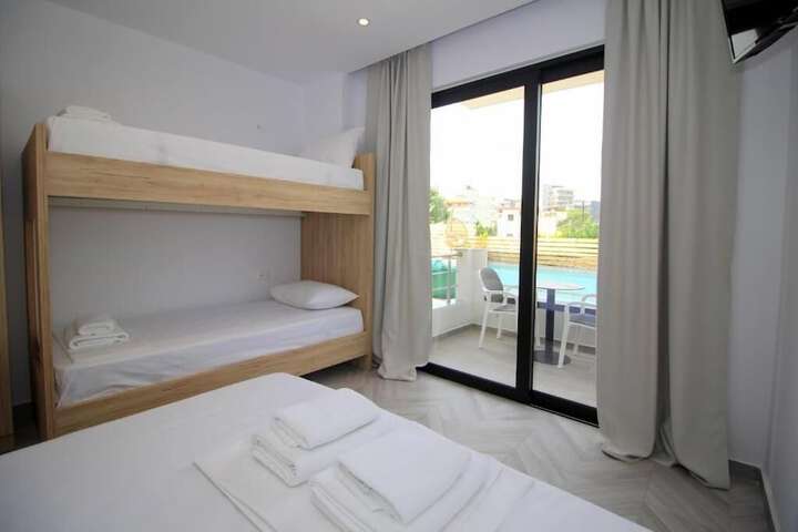 Room 53 of 96