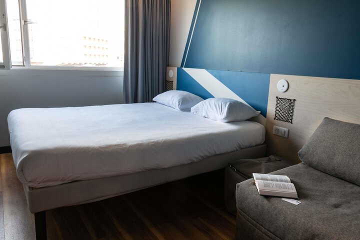 Room 25 of 97