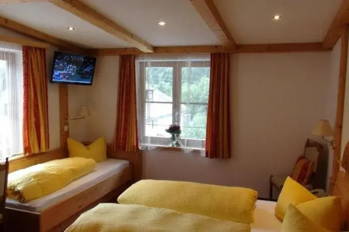 Room 2 of 27
