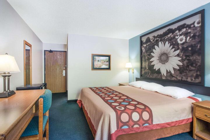 1 King Bed (2 of 10)