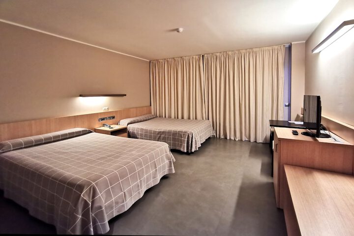 Room 7 of 33