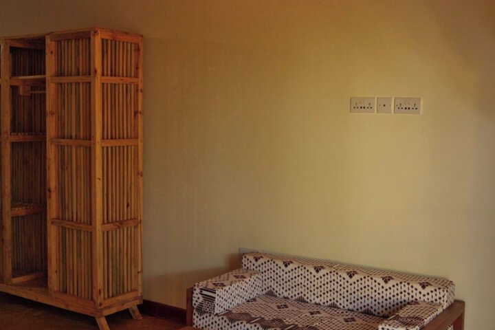 Room 13 of 38