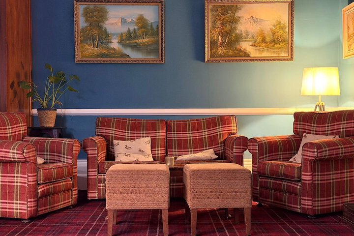 Lounge 52 of 66