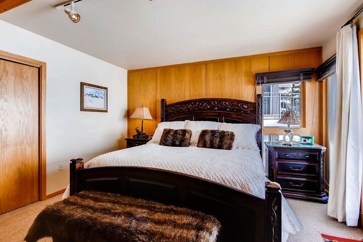 Room 4 of 28