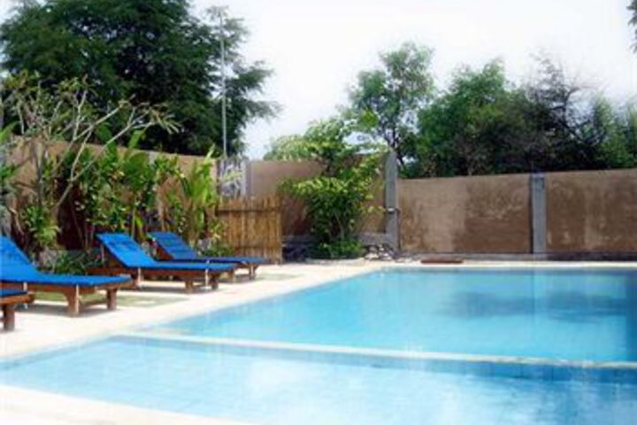 Hotel with Pool