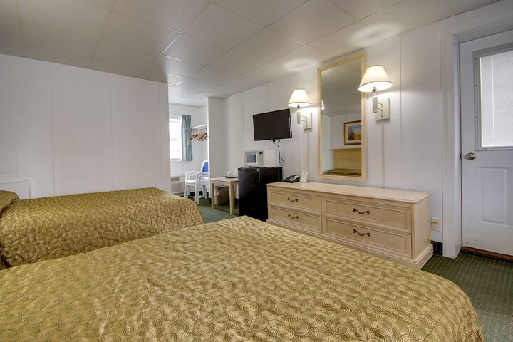 2 Double Beds (10 of 16)