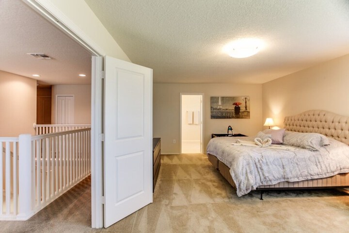 Room 8 of 34