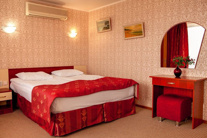 Room 7 of 28