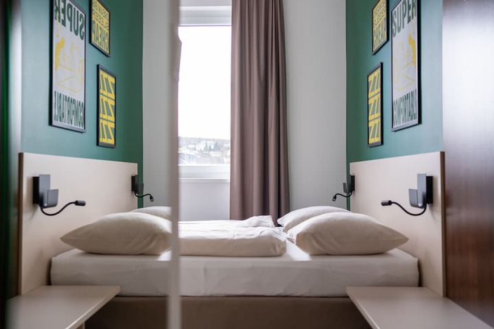 Room 17 of 31