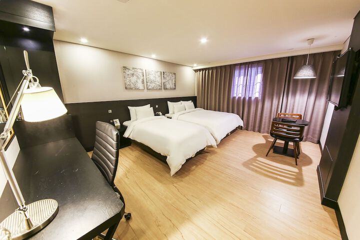 Room 29 of 60