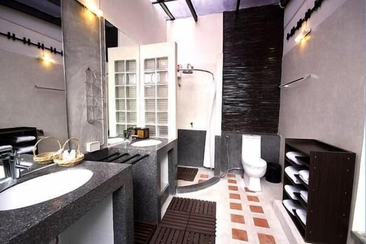 Room 10 of 21