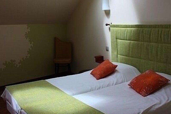 Room 8 of 84