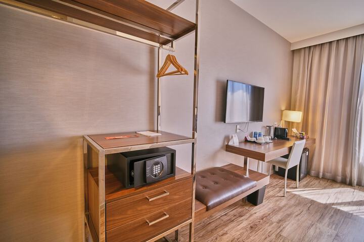 Room 41 of 102