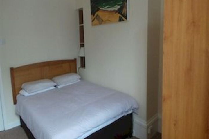 Room 11 of 18
