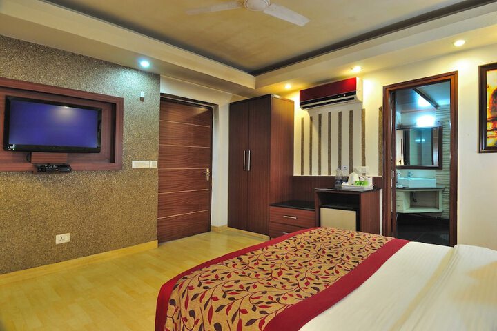 Room 17 of 31