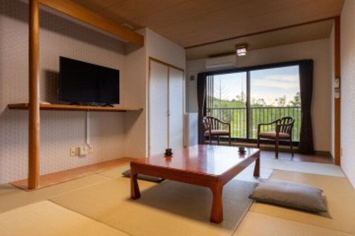 Room 4 of 61