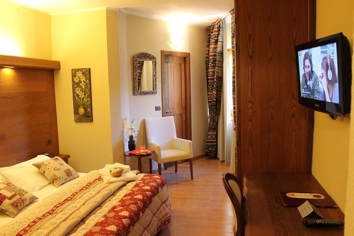 Room 6 of 33