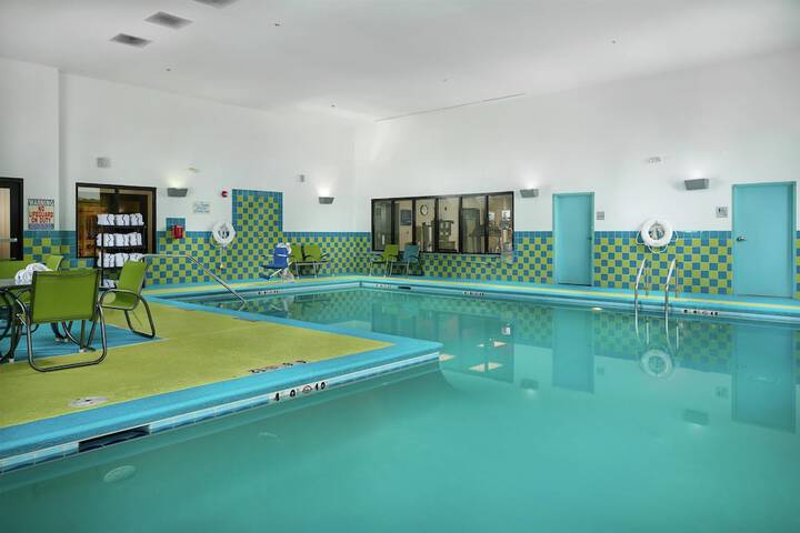 Hotel Pool