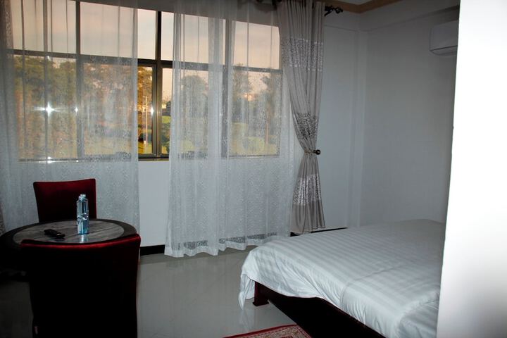 Room 35 of 117