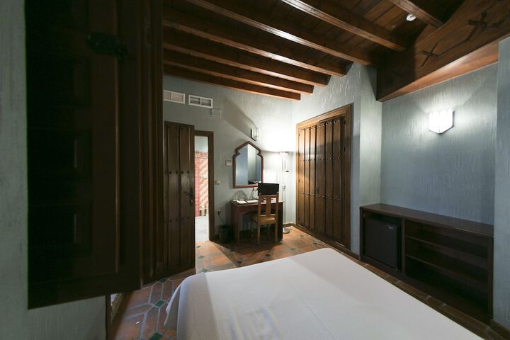 Room 10 of 31