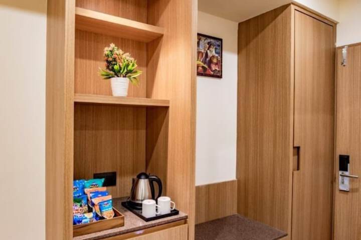 Room 3 of 8