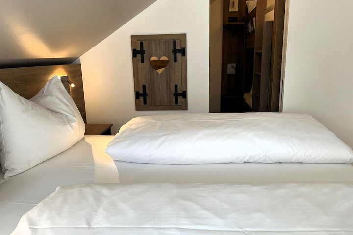 Room 17 of 54