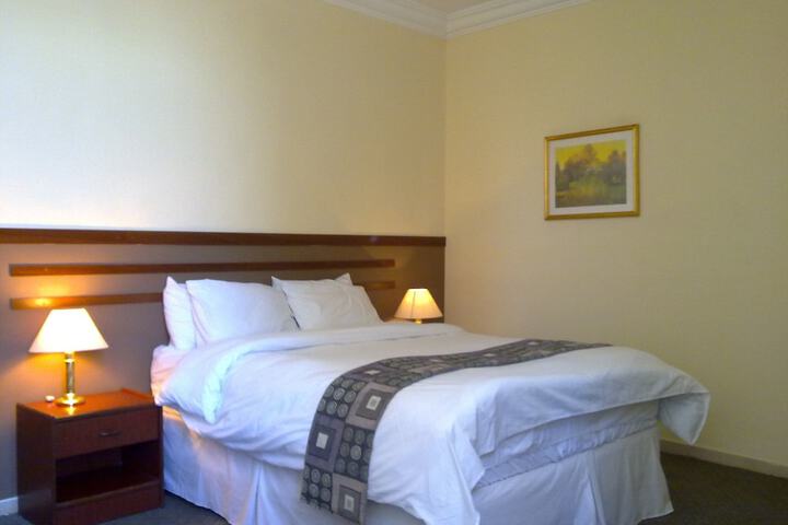 Room 4 of 27