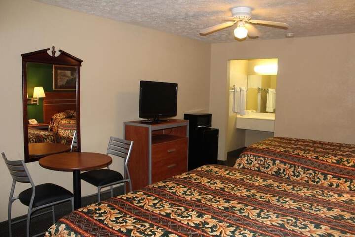 Room 6 of 18