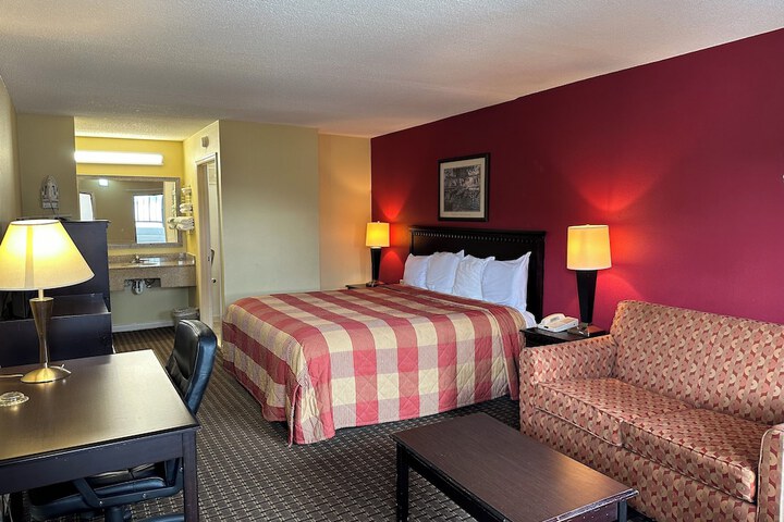 1 King Bed (3 of 23)