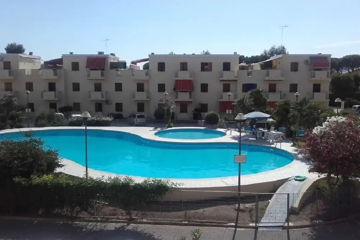 Pool 4 of 9