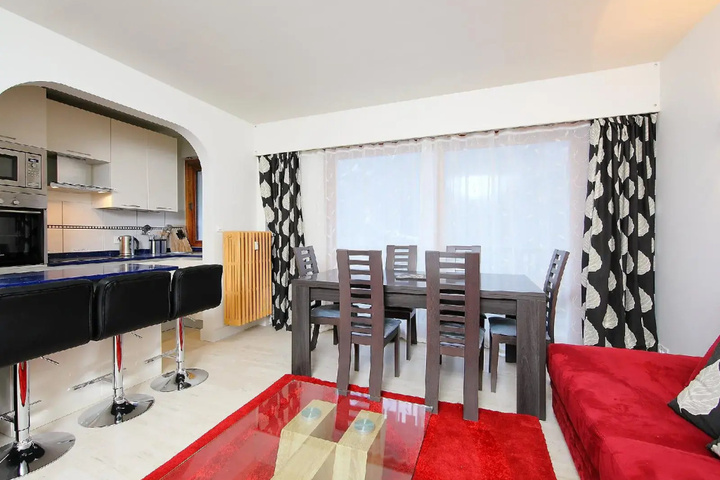 Room 4 of 11
