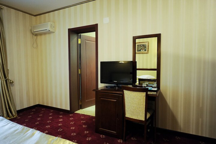Room 9 of 43