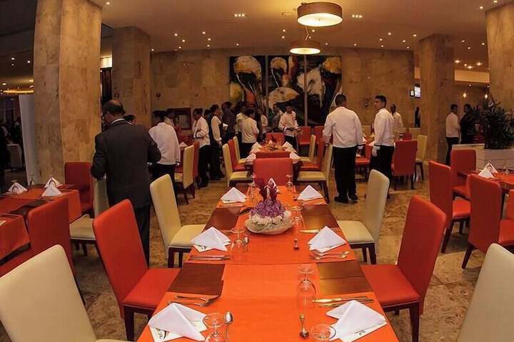 Dining 25 of 40