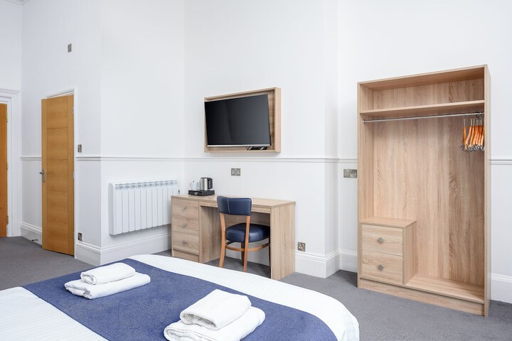 Room 40 of 86