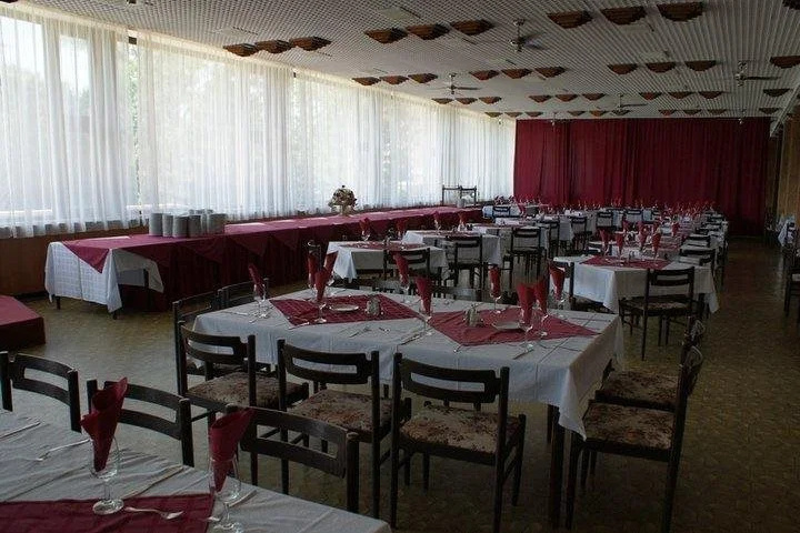 Dining 11 of 12