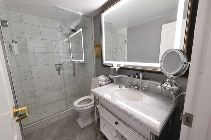 Bathroom shower