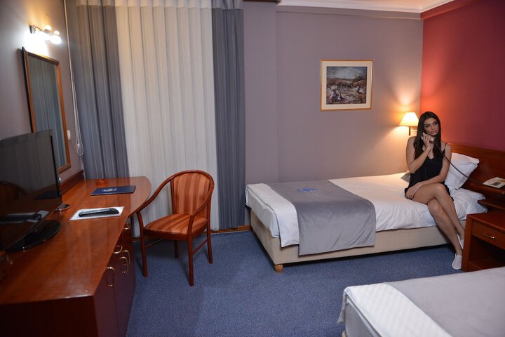 Room 11 of 35