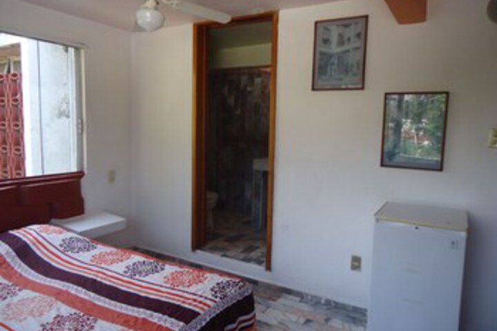 Room 20 of 33