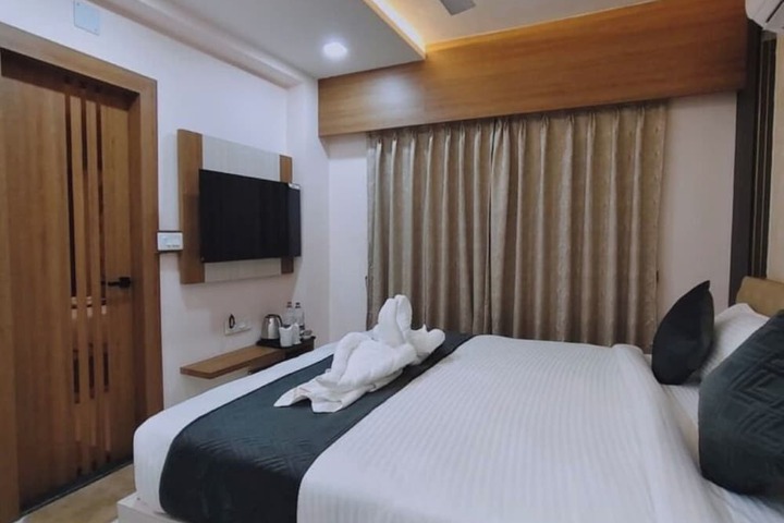 Room 7 of 13