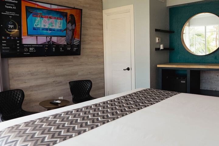 Room 16 of 40
