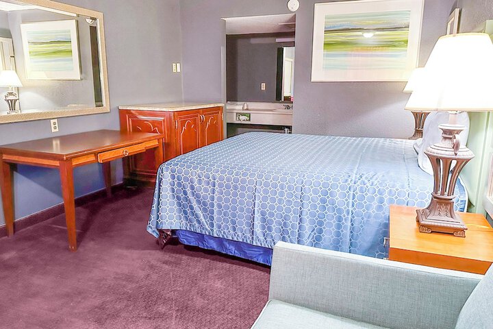 1 King Bed (1 of 21)