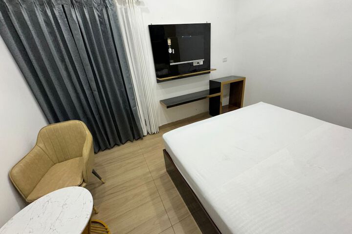 Room 10 of 26