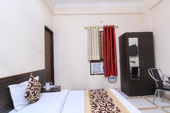 Room 4 of 8