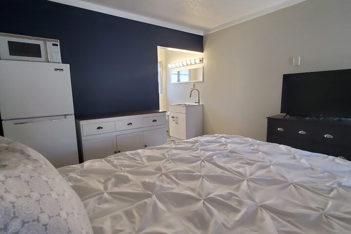 Room 4 of 7