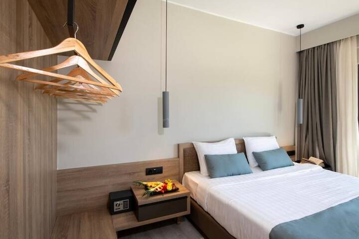 Room 2 of 16